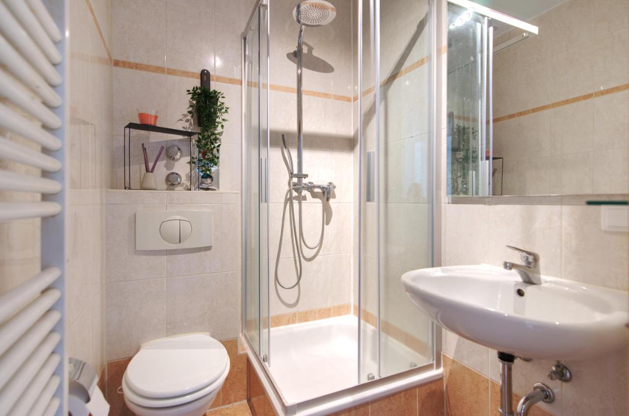 Vonbehling Boutique Apartment Mit 65Zoll Tv Und Designerstuecken Halle  Exterior photo